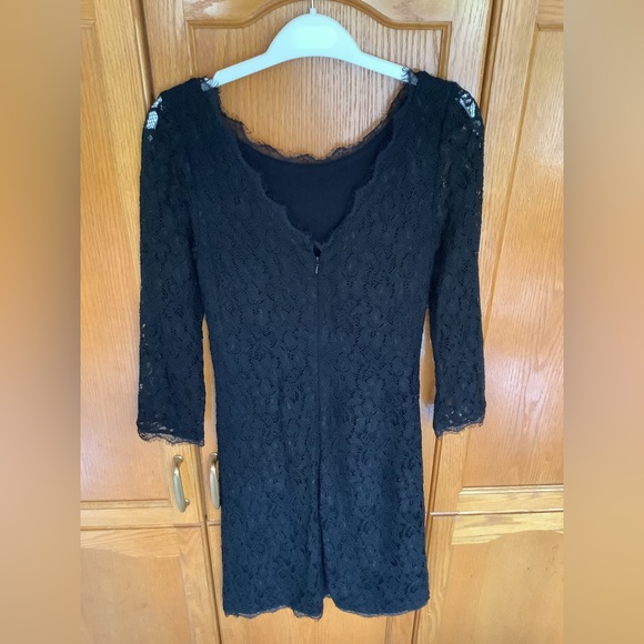 Babaton Lace Dress - Picture 2 of 3